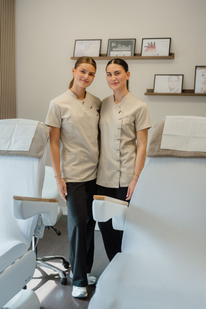 Chayenne en Michelle in hun studio bij CM Beauty in Voorburg