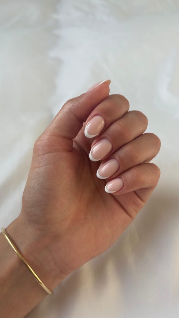Natuurlijke french manicure met BIAB bij CM Beauty in Voorburg