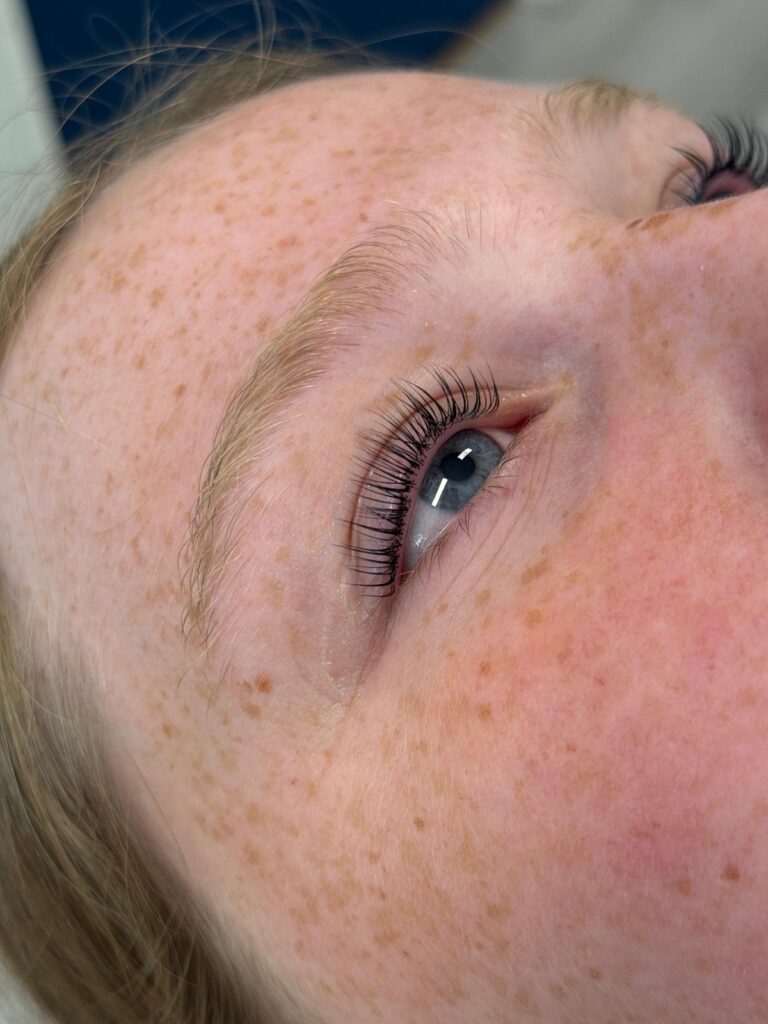 Opgekrulde wimpers na een lashlift bij CM Beauty