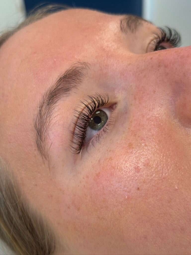 Close-up van lange one by one wimperextensions